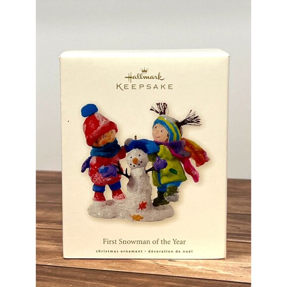 2008 HALLMARK KEEPSAKE ORNAMENT QXG7231 FIRST SNOWMAN OF THE YEAR BUILDING - Picture 2 of 11